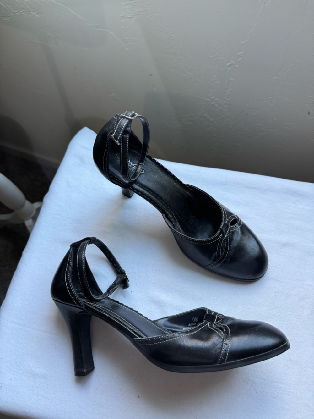 Y2K Mossimo Round Toe High Heels Pumps Black Leather Shoes Ankle Strap Size 10